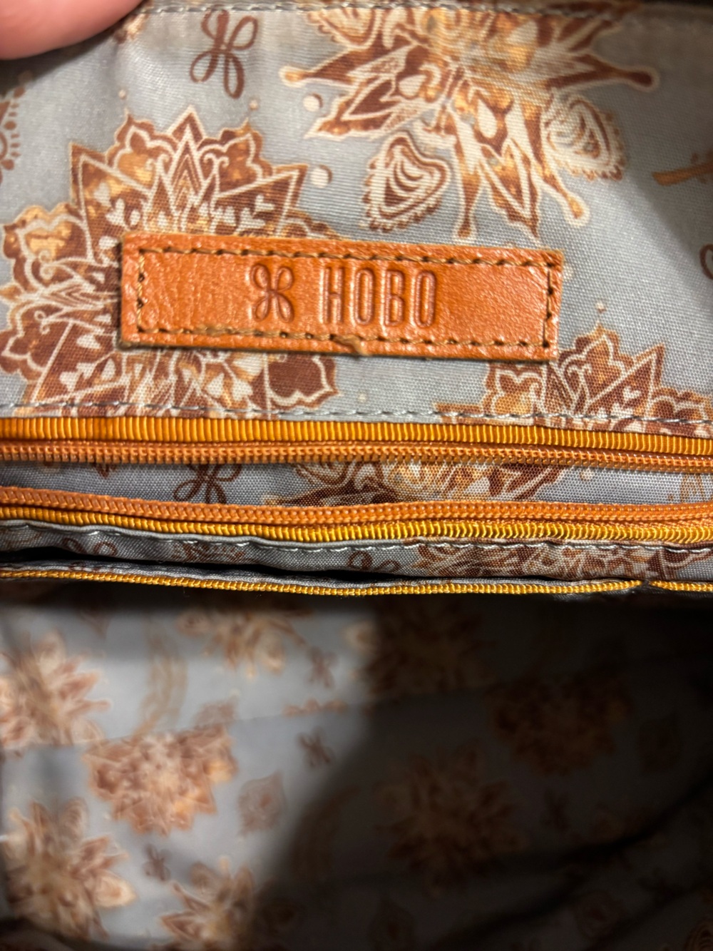 HOBO Leather Shoulder Bag in Tan with Dark Brown Strap - Picture 5 of 7